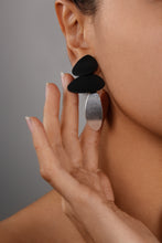 Load image into Gallery viewer, Multi Tone Leaf drop Earring
